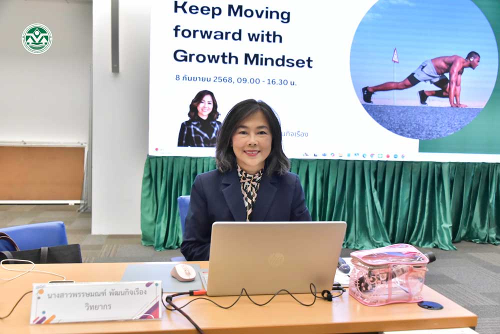 อาจารย์พรรษมณฑ์ พัฒนกิจเรือง