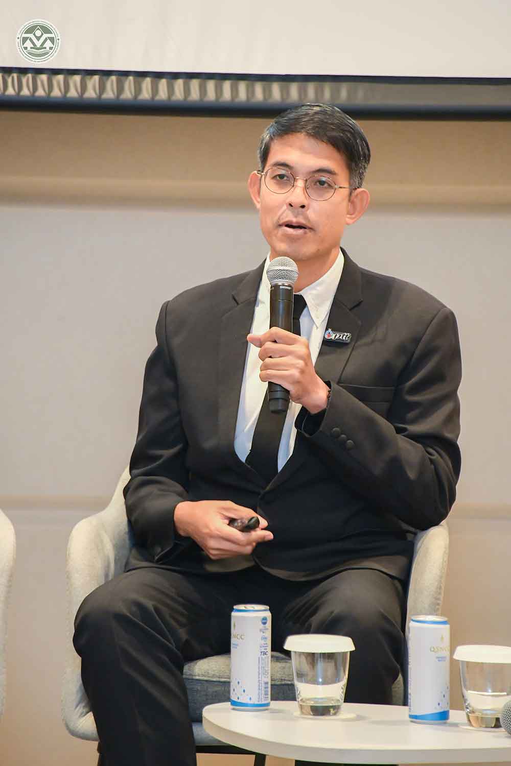 นายคมสัน หงภัทรคีรี ผู้จัดการศูนย์ศึกษาเรียนรู้ระบบนิเวศป่าชายเลนสิรินาถราชินีสถาบันปลูกป่าและระบบนิเวศ ปตท. บริษัท ปตท. จํากัด (มหาชน) นายคมสัน หงภัทรคีรี ผู้จัดการศูนย์ศึกษาเรียนรู้ระบบนิเวศป่าชายเลนสิรินาถราชินีสถาบันปลูกป่าและระบบนิเวศ ปตท. บริษัท ปตท. จํากัด (มหาชน)