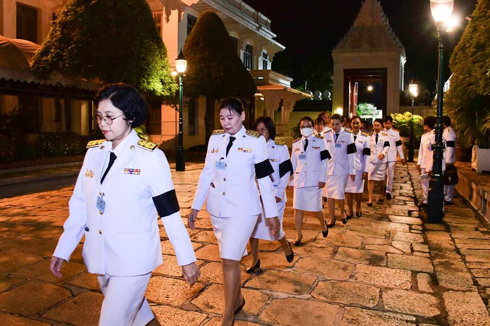 สผ. เข้าเวรเฝ้าในพระพิธีธรรมสวดพระอภิธรรมพระบรมศพ สผ. เข้าเวรเฝ้าในพระพิธีธรรมสวดพระอภิธรรมพระบรมศพ