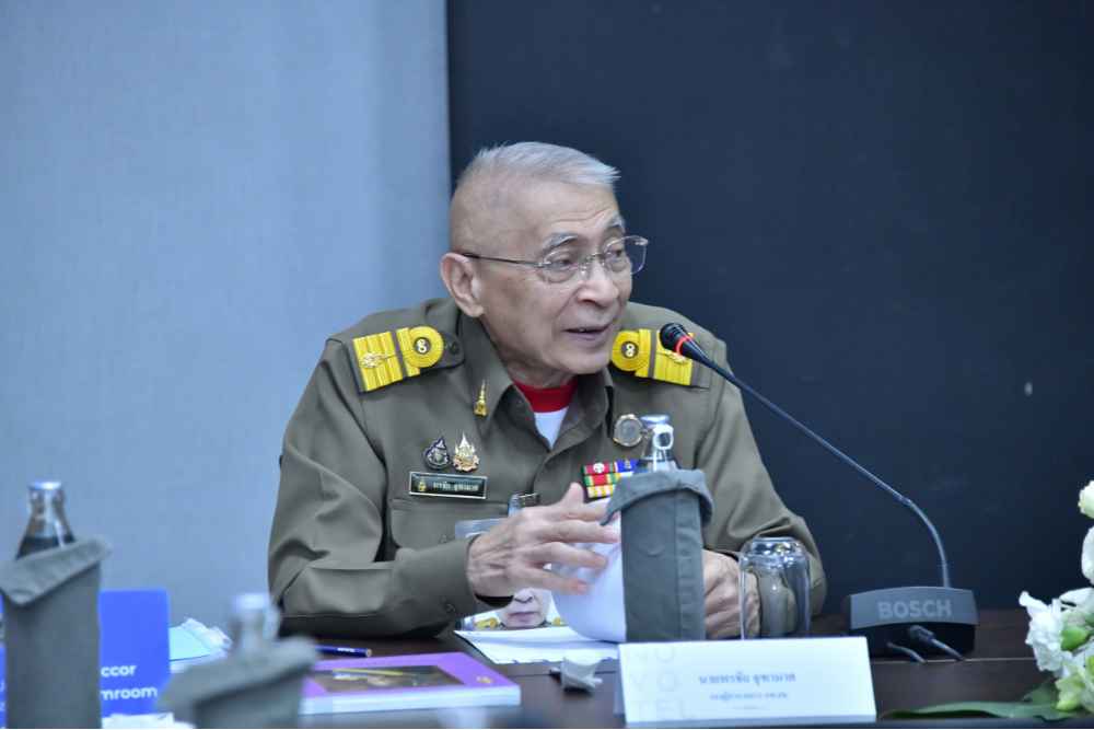 นายพรชัย จุฑามาศ รองผู้อำนวยการโครงการ อพ.สธ. นายพรชัย จุฑามาศ รองผู้อำนวยการโครงการ อพ.สธ.