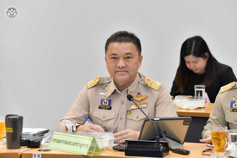 นายบรรณรักษ์ เสริมทอง เลขาธิการ สผ เป็นฝ่ายเลขานุการฯ นายบรรณรักษ์ เสริมทอง เลขาธิการ สผ เป็นฝ่ายเลขานุการฯ .