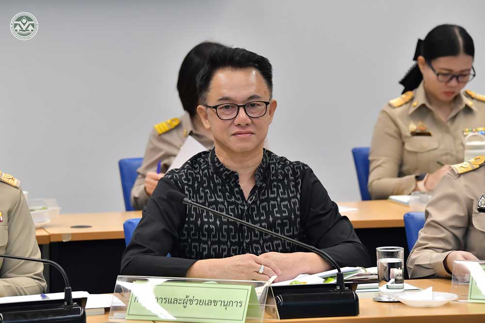 นายธนิต ชังถาวร ผู้อำนวยการสำนักงานพัฒนาเศรษฐกิจจากฐานชีวภาพ เป็นฝ่ายเลขานุการฯ นายธนิต ชังถาวร ผู้อำนวยการสำนักงานพัฒนาเศรษฐกิจจากฐานชีวภาพ เป็นฝ่ายเลขานุการฯ