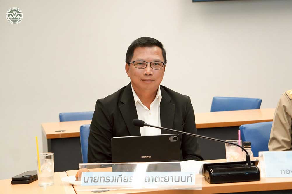 นายทรงเกียรติ ตาตะยานนท์ ที่ปรึกษาเลขาธิการ สผ. ด้านแผนงานและการบริหารงบประมาณ นายทรงเกียรติ ตาตะยานนท์ ที่ปรึกษาเลขาธิการ สผ. ด้านแผนงานและการบริหารงบประมาณ