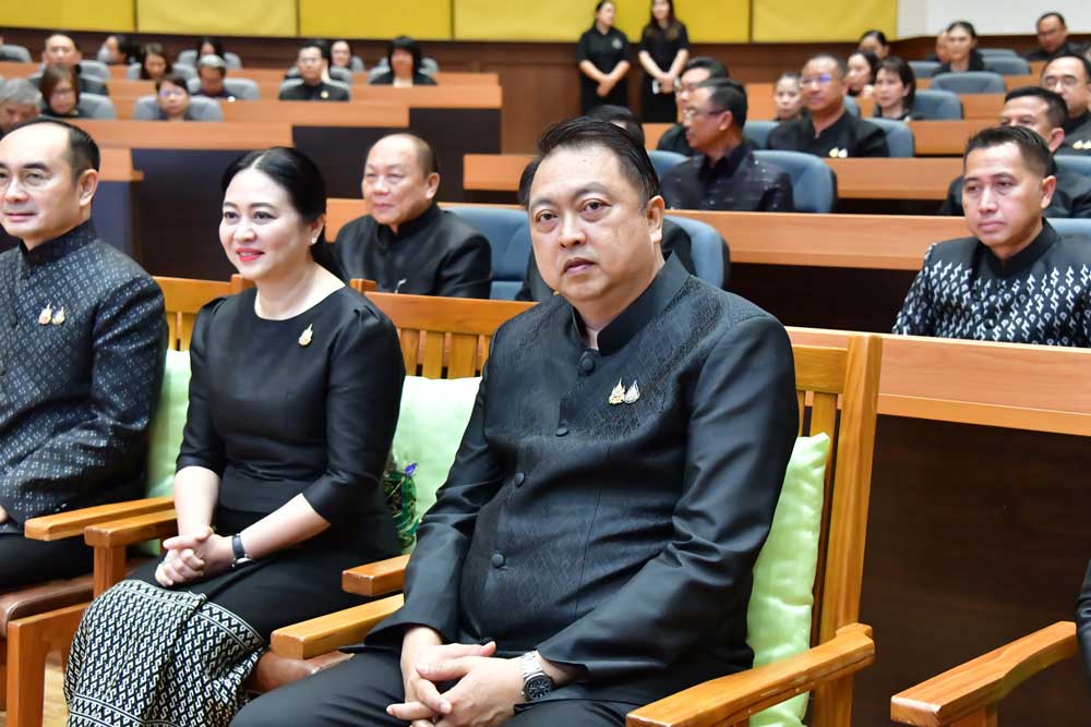 นายสุชาติ ชมกลิ่น นายสุชาติ ชมกลิ่น