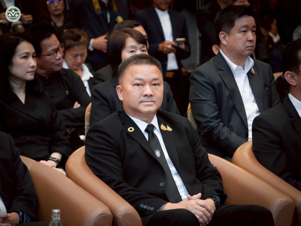 นายบรรณรักษ์ เสริมทอง เลขาธิการสำนักงานนโยบายและแผนทรัพยากรธรรมชาติและสิ่งแวดล้อม นายบรรณรักษ์ เสริมทอง เลขาธิการสำนักงานนโยบายและแผนทรัพยากรธรรมชาติและสิ่งแวดล้อม