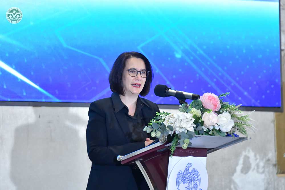 นางแพตริเซีย มงคลวนิช นางแพตริเซีย มงคลวนิช