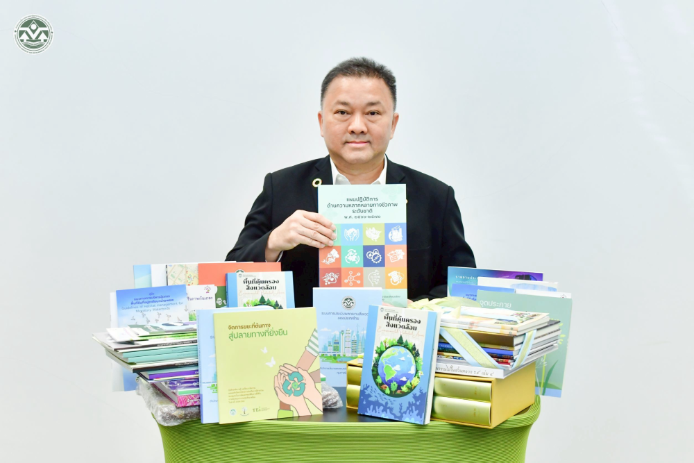 นายบรรณรักษ์ เสริมทอง เลขาธิการ สผ. นายบรรณรักษ์ เสริมทอง เลขาธิการ สผ.