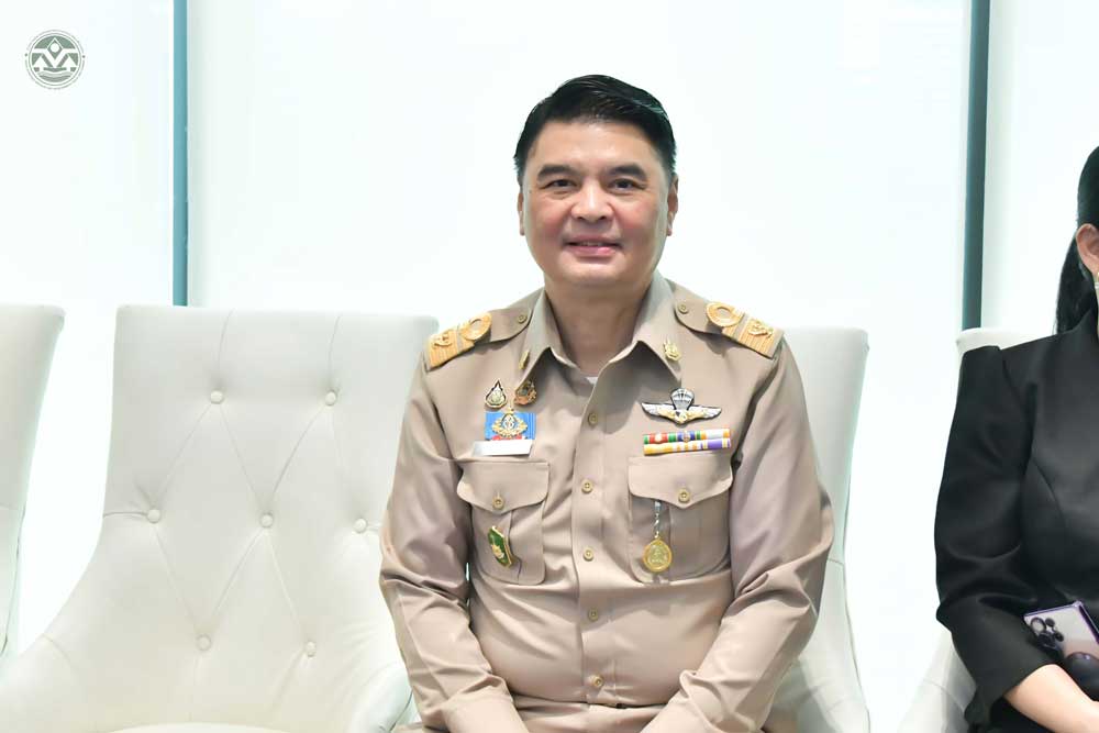นายจิรวัฒน์ ระติสุนทร นายจิรวัฒน์ ระติสุนทร