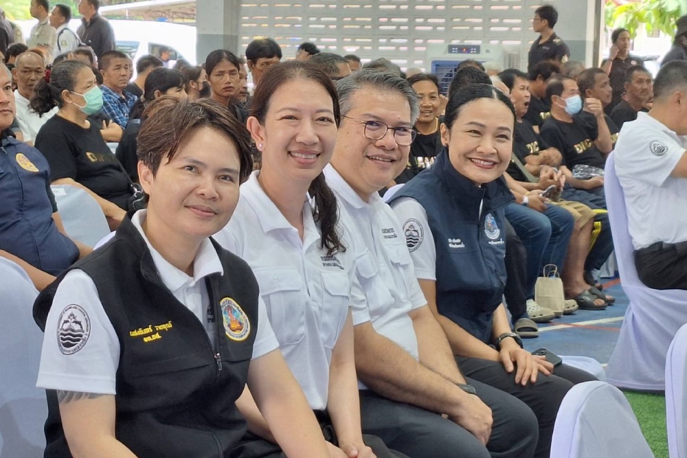 นางสาวนารีรัตน์ พันธุ์มณี รองเลขาธิการ สผ. พร้อมด้วยคณะผู้บริหารของ ทส. นางสาวนารีรัตน์ พันธุ์มณี รองเลขาธิการ สผ. พร้อมด้วยคณะผู้บริหารของ ทส.