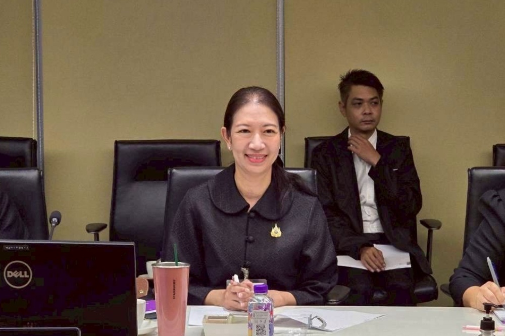 นางสาวนารีรัตน์ พันธุ์มณี รองเลขาธิการ สผ. นางสาวนารีรัตน์ พันธุ์มณี รองเลขาธิการ สผ.