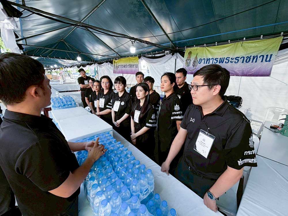 จิตอาสา ทส. อำนวยความสะดวก ดูแลประชาชนเข้าถวายสักการะ พระบรมศพ สมเด็จพระนางเจ้าสิริกิติ์ พระบรมราชินีนาถ พระบรมราชชนนีพันปีหลวง จิตอาสา ทส. อำนวยความสะดวก ดูแลประชาชนเข้าถวายสักการะ พระบรมศพ สมเด็จพระนางเจ้าสิริกิติ์ พระบรมราชินีนาถ พระบรมราชชนนีพันปีหลวง