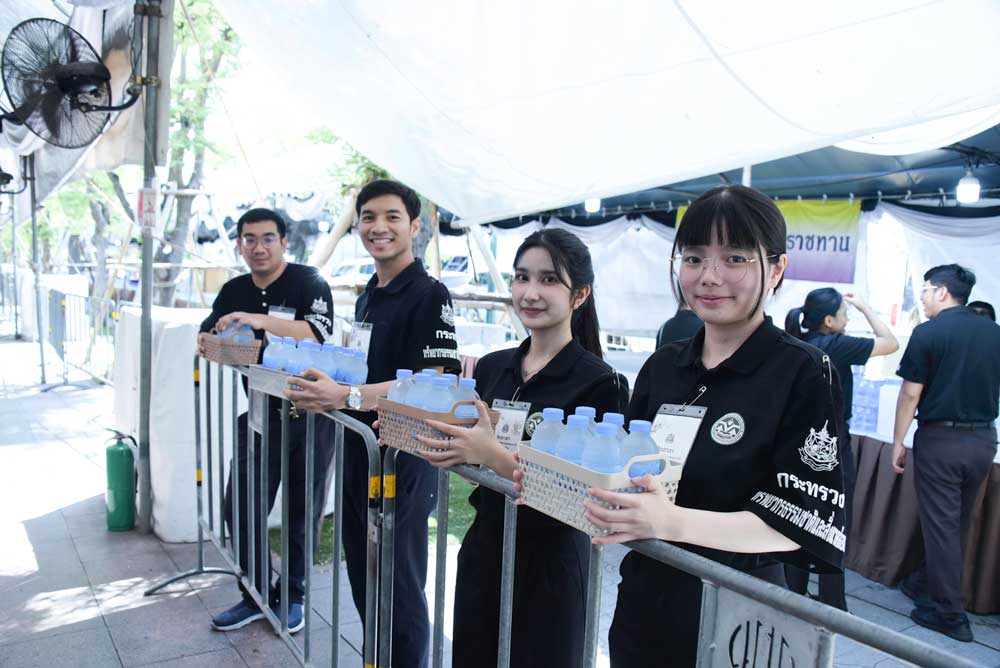 จิตอาสา ทส. อำนวยความสะดวก ดูแลประชาชนเข้าถวายสักการะ พระบรมศพ สมเด็จพระนางเจ้าสิริกิติ์ พระบรมราชินีนาถ พระบรมราชชนนีพันปีหลวง จิตอาสา ทส. อำนวยความสะดวก ดูแลประชาชนเข้าถวายสักการะ พระบรมศพ สมเด็จพระนางเจ้าสิริกิติ์ พระบรมราชินีนาถ พระบรมราชชนนีพันปีหลวง