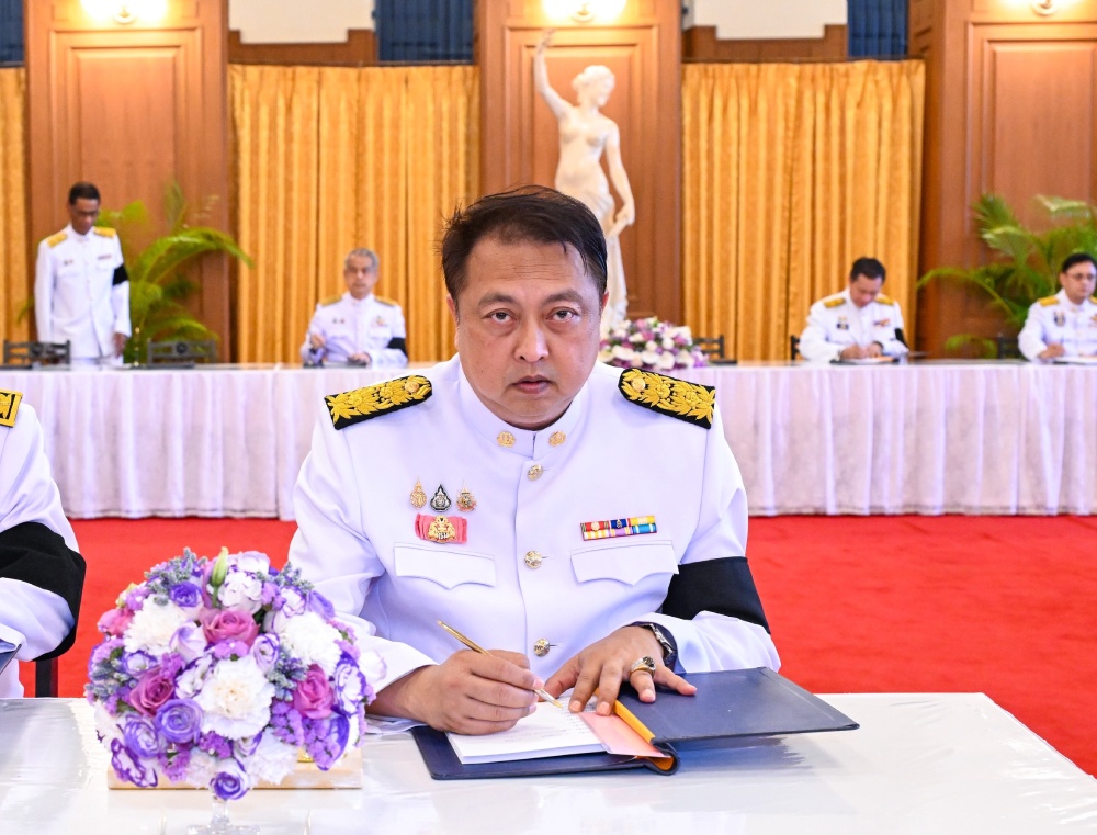 นายสุชาติ ชมกลิ่น รัฐมนตรีว่าการกระทรวงทรัพยากรธรรมชาติและสิ่งแวดล้อม นายสุชาติ ชมกลิ่น รัฐมนตรีว่าการกระทรวงทรัพยากรธรรมชาติและสิ่งแวดล้อม