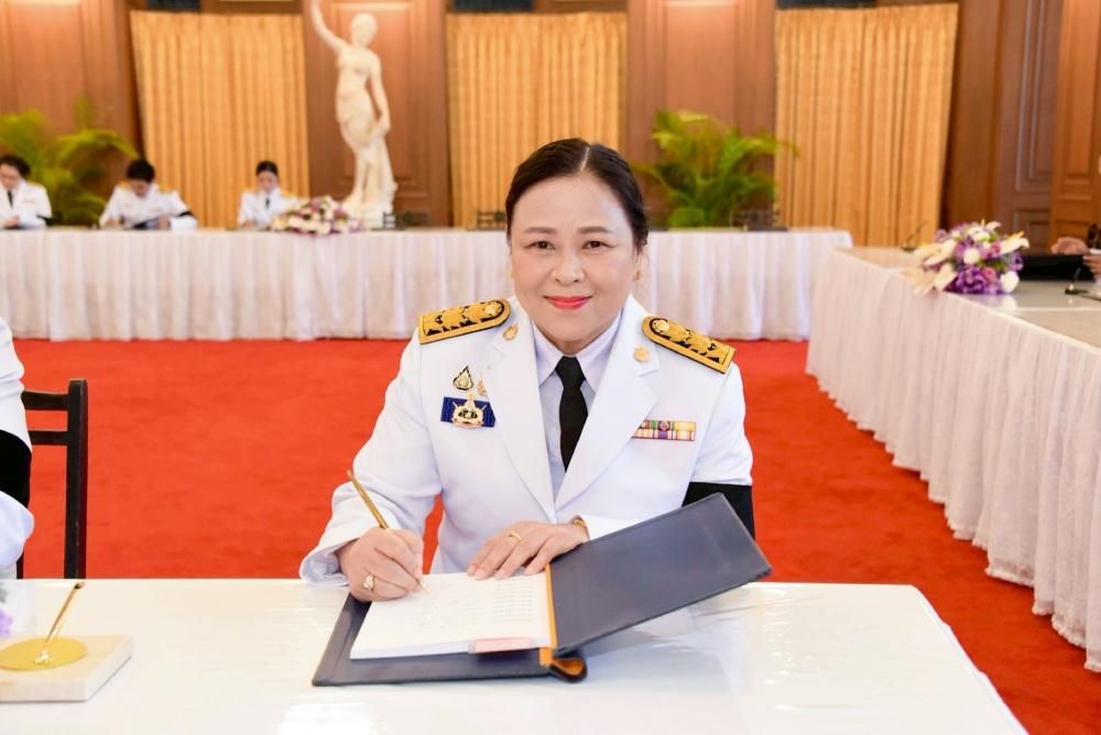 นางสาวกานดา ชูแก้ว รองเลขาธิการ สผ. นางสาวกานดา ชูแก้ว รองเลขาธิการ สผ.