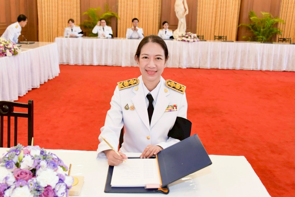 นางสาวนารีรัตน์ พันธุ์มณี รองเลขาธิการ สผ. นางสาวนารีรัตน์ พันธุ์มณี รองเลขาธิการ สผ.