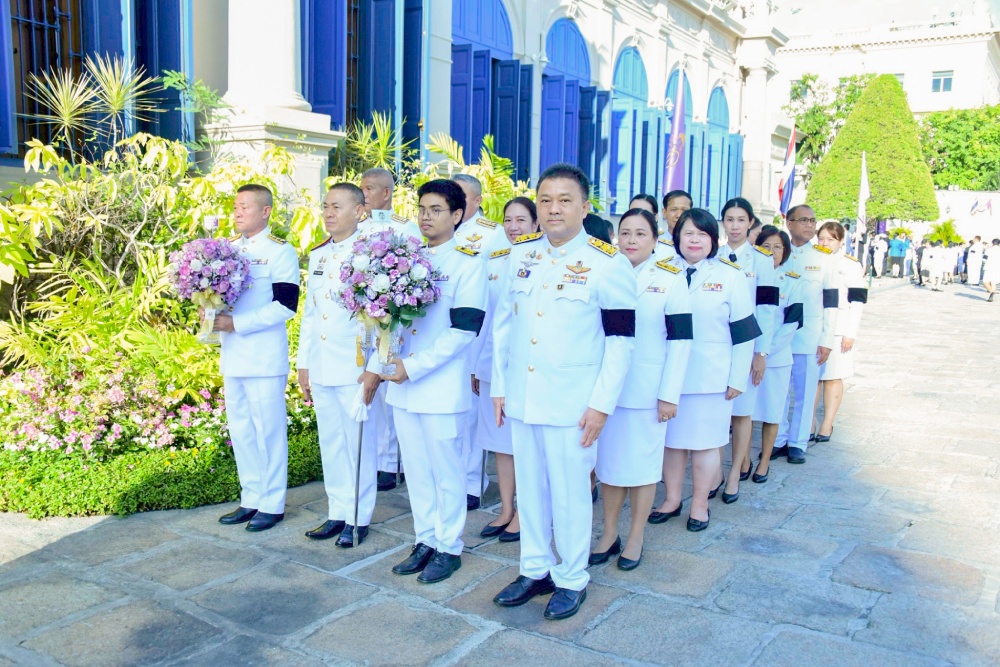 คณะผู้บริหารและเจ้าหน้าที่ สผ. คณะผู้บริหารและเจ้าหน้าที่ สผ.