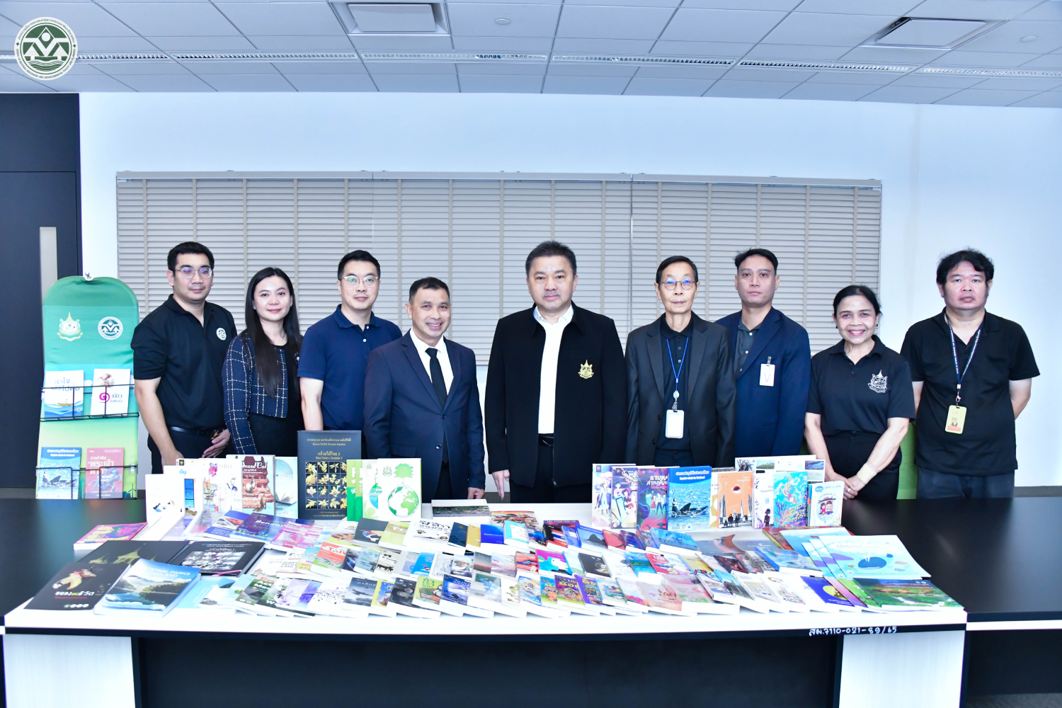 ภาพบรรยากาศมอบหนังสือ ภาพบรรยากาศมอบหนังสือ