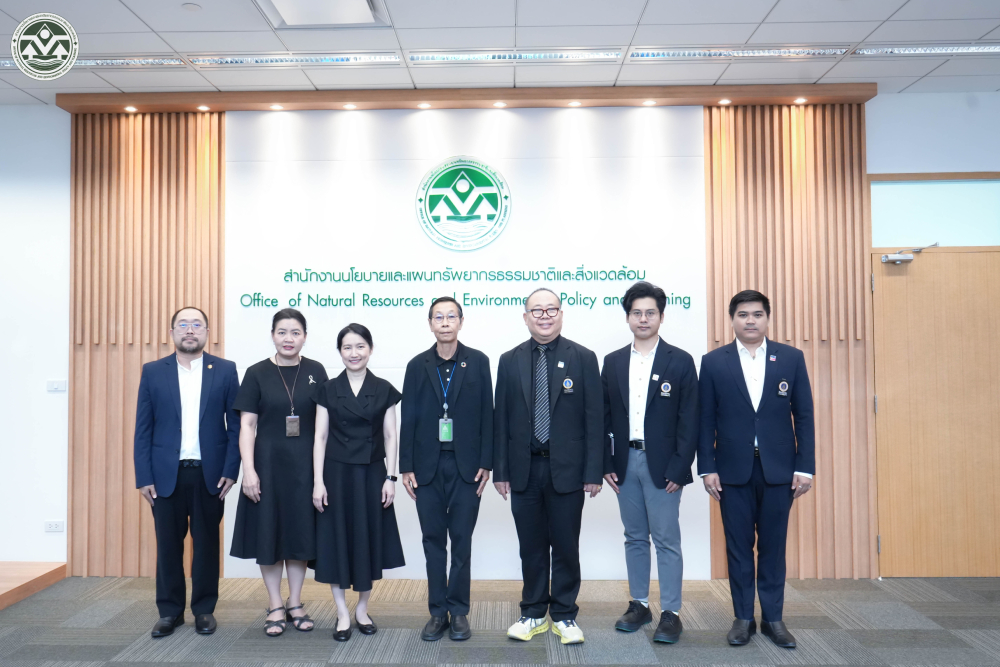 ผู้ประชุมถ่าภาพร่วมกัน ผู้ประชุมถ่าภาพร่วมกัน