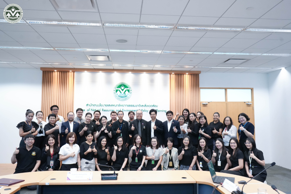 ผู้ประชุมถ่าภาพร่วมกัน ผู้ประชุมถ่าภาพร่วมกัน
