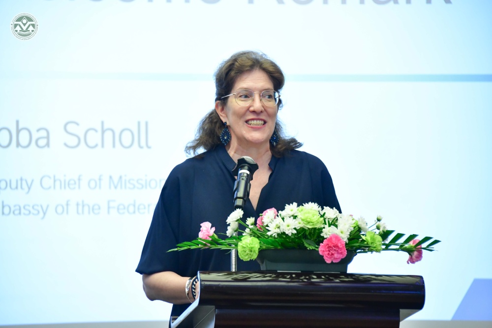 Ms. Ebba Scholl อุปทูตฯ สถานเอกอัครราชทูตสหพันธ์สาธารณรัฐเยอรมนีประจำประเทศไทย Ms. Ebba Scholl อุปทูตฯ สถานเอกอัครราชทูตสหพันธ์สาธารณรัฐเยอรมนีประจำประเทศไทย