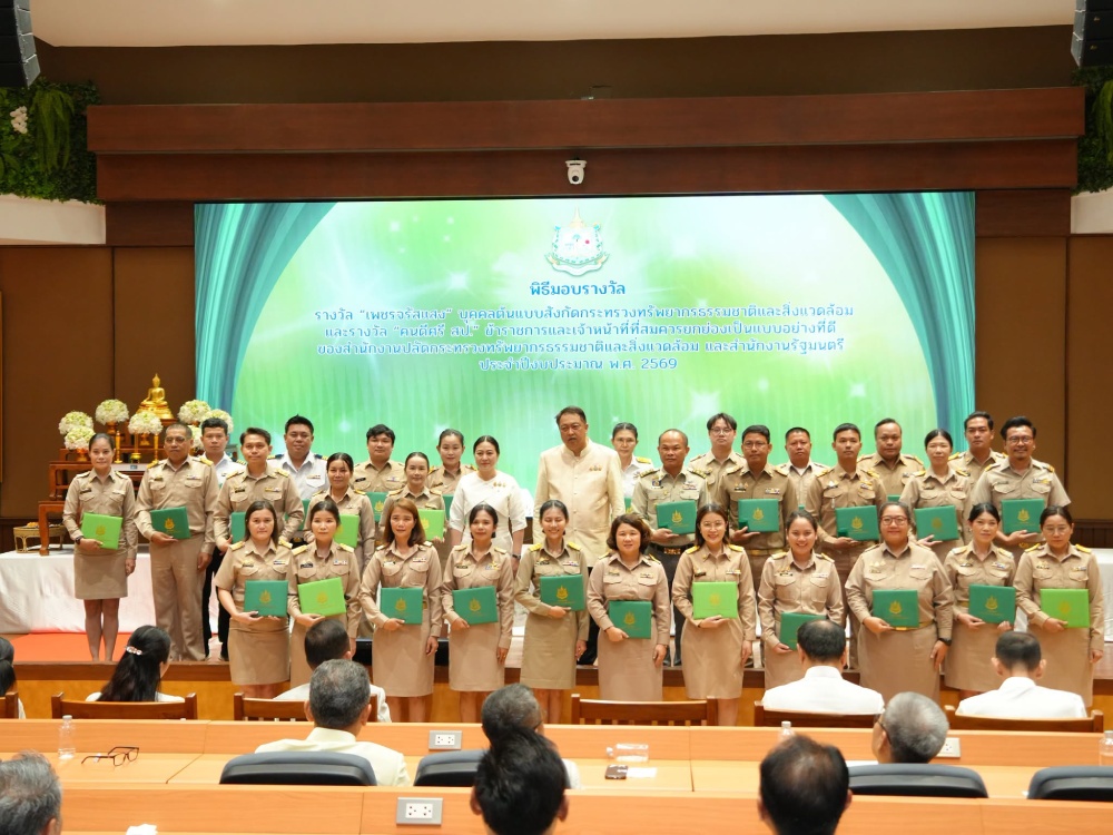 ผู้รับรางวัล ถ่ายภาพร่วมกัน ผู้รับรางวัล ถ่ายภาพร่วมกัน